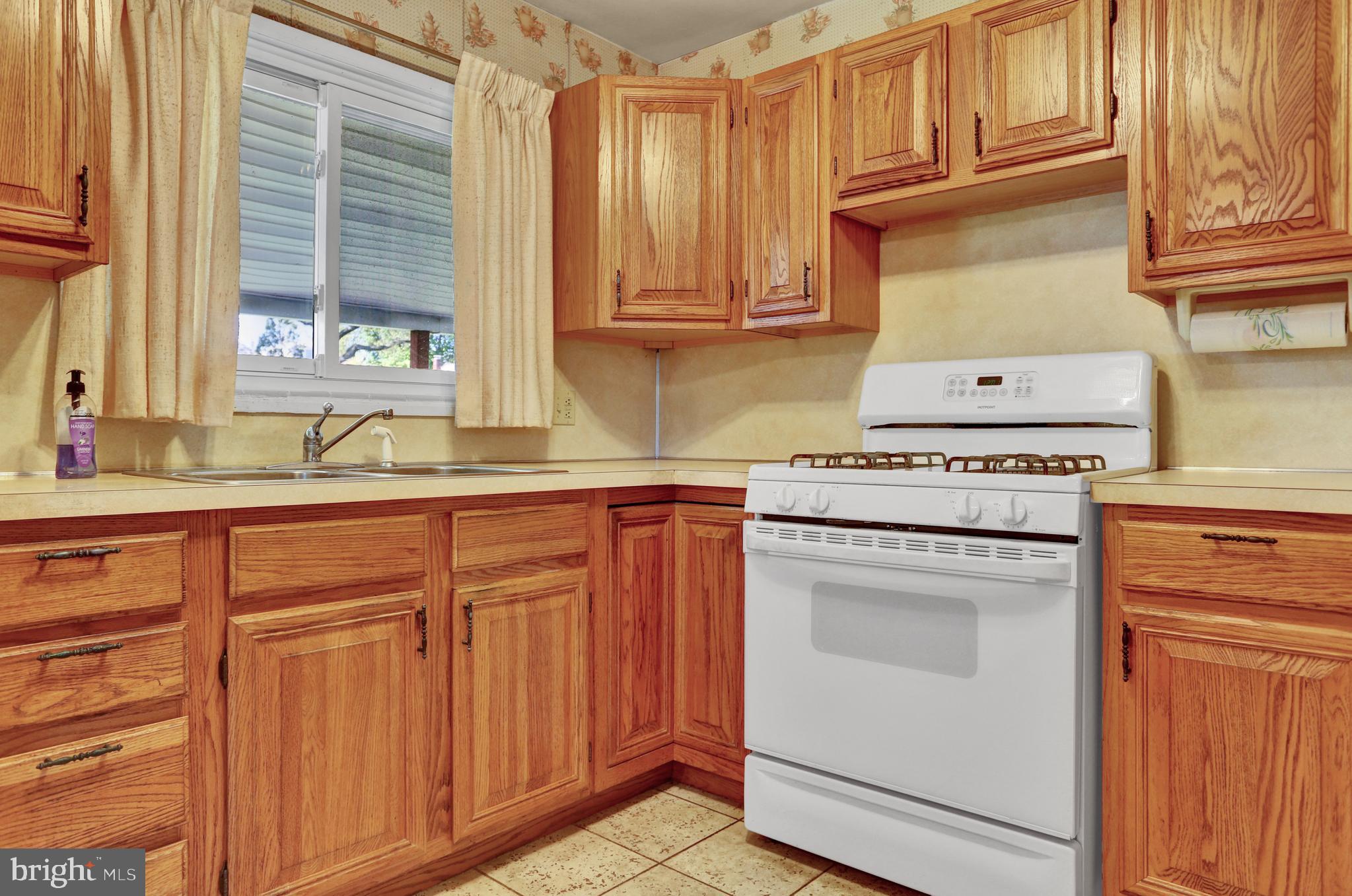 3308 Ridgeway Street Reading, PA 19605 - Photo 9 of 26 Kitchen