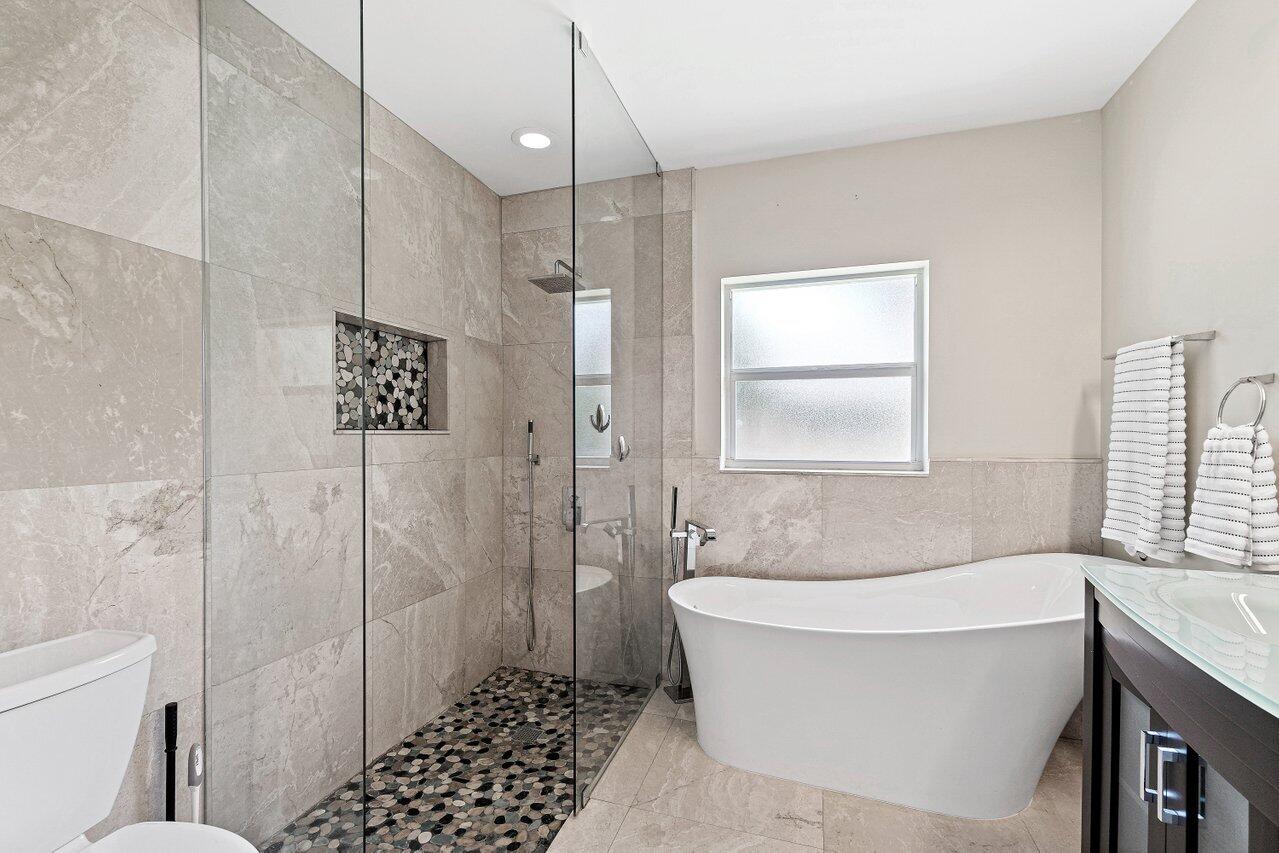 718 West Camino Real Boca Raton, FL 33486 - Photo 19 of 30 Primary Bathroom