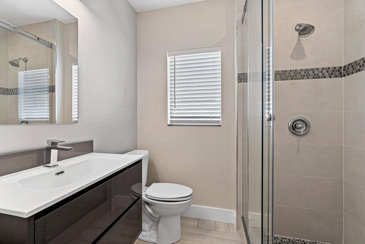 718 West Camino Real Boca Raton, FL 33486 - Photo 23 of 30 Bathroom 2