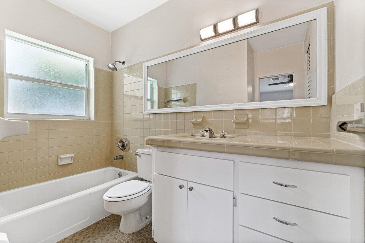718 West Camino Real Boca Raton, FL 33486 - Photo 25 of 30 Bathroom 3