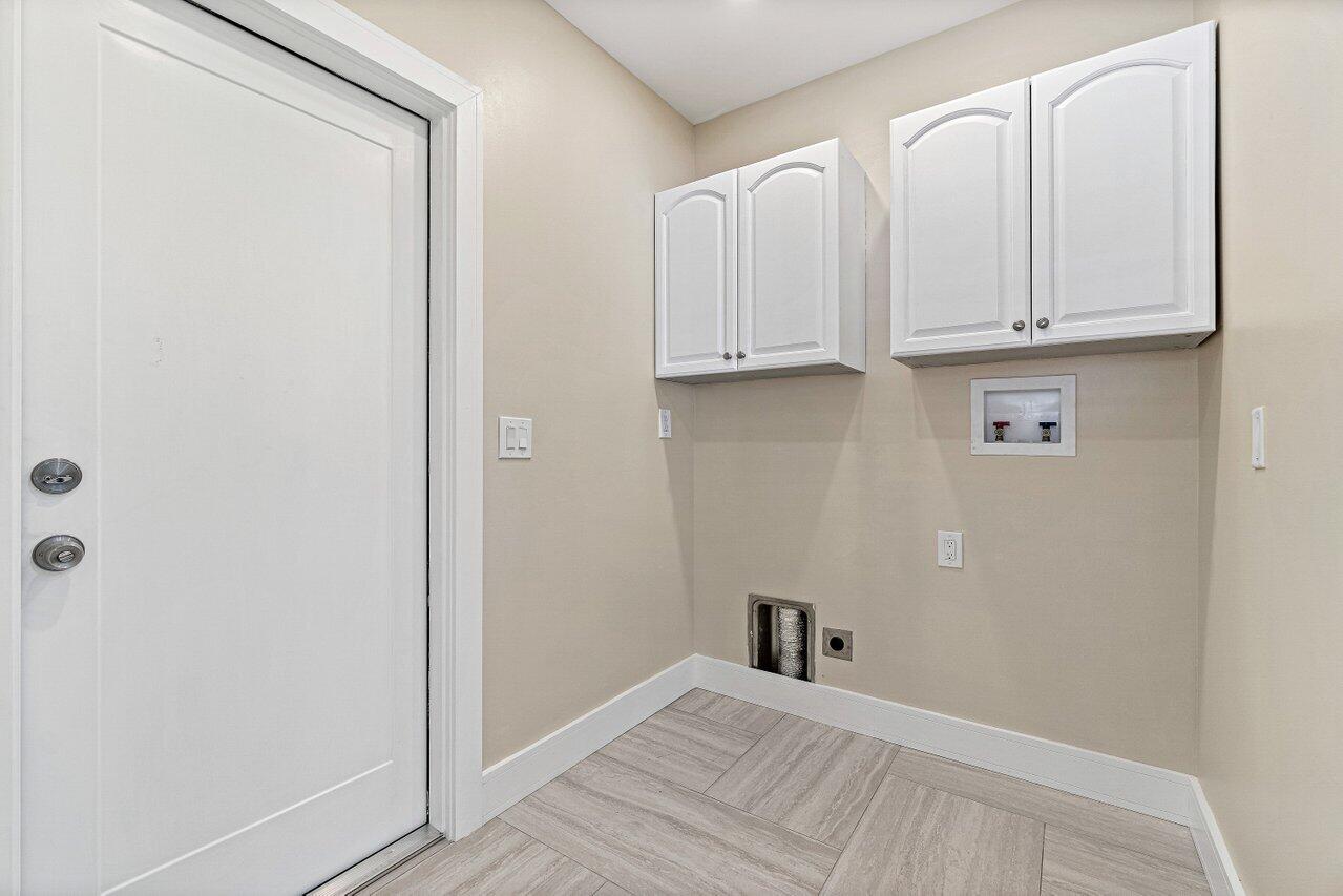 718 West Camino Real Boca Raton, FL 33486 - Photo 26 of 30 Laundry