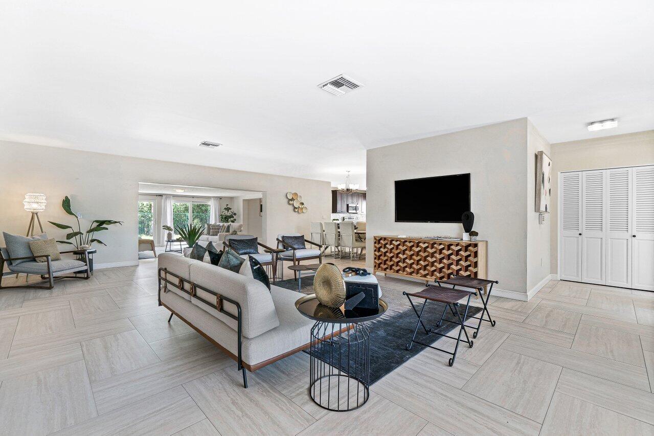 718 West Camino Real Boca Raton, FL 33486 - Photo 4 of 30 Living Room