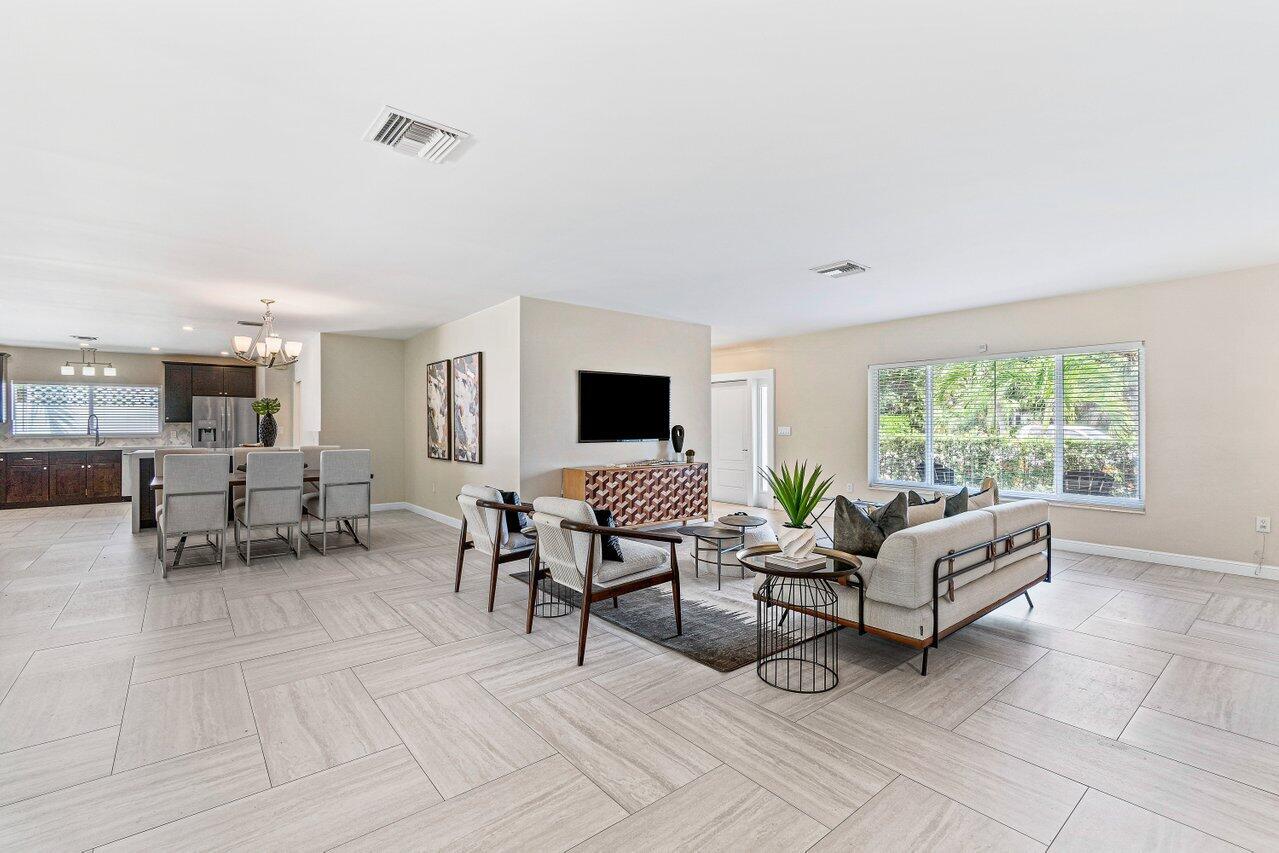 718 West Camino Real Boca Raton, FL 33486 - Photo 5 of 30 Living Room