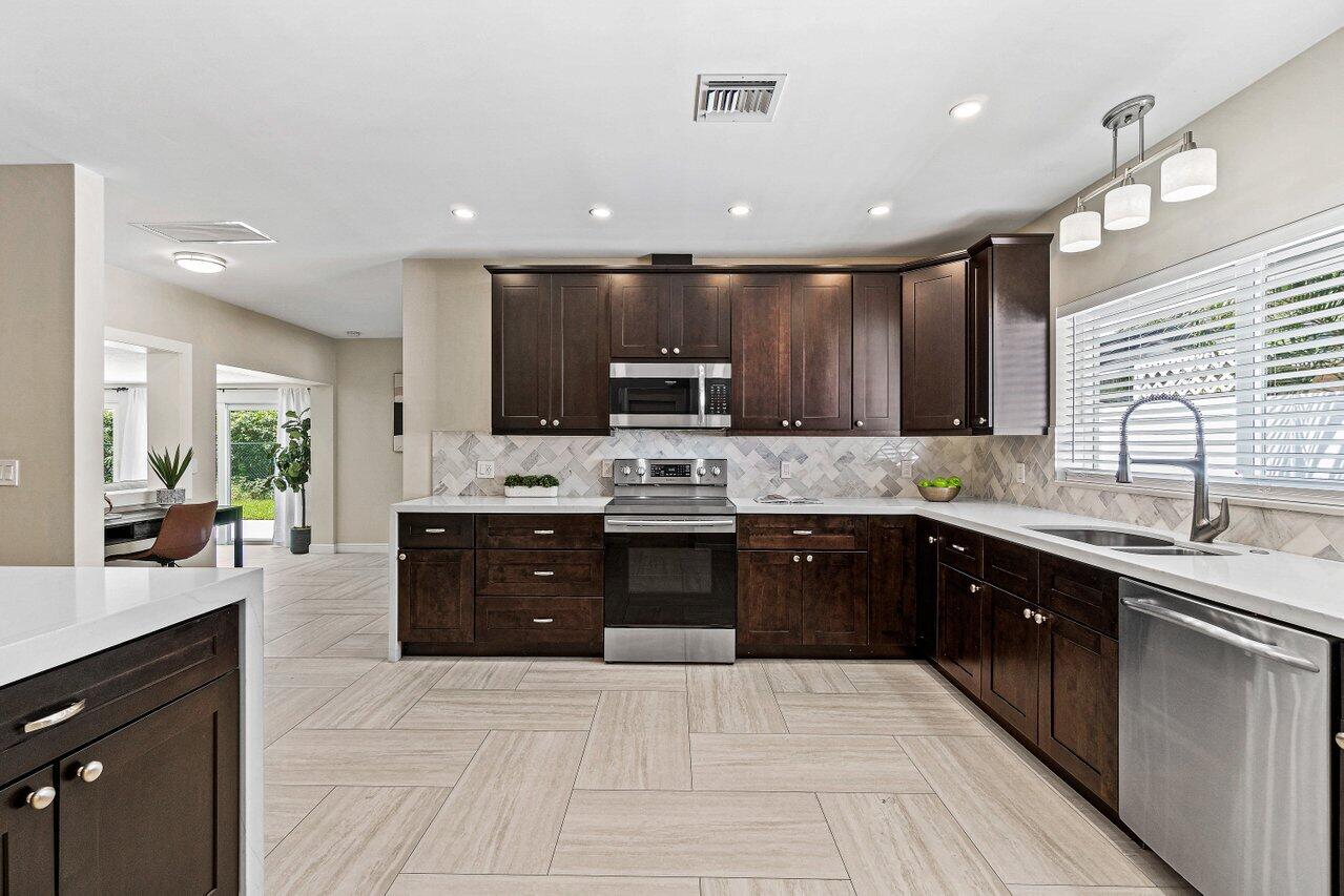 718 West Camino Real Boca Raton, FL 33486 - Photo 10 of 30 Kitchen