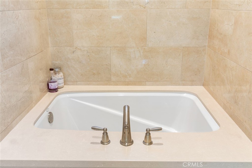 281 Main Street Morro Bay, CA 93442 - Photo 48 of 69 a close view of a bathtub in bathroom