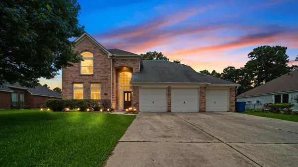 $399,000 | 8107 Trophy Pl Drive, Humble, TX 77346