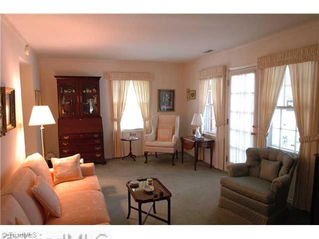2930 St Marks Road Southwest, Unit G Winston-Salem, NC 27103 - Photo 6 of 11 Living Room.
