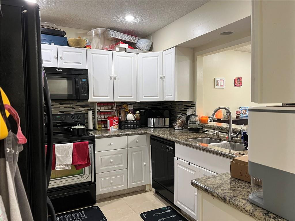 22415 Southwest 61st Way, Unit 202 Boca Raton, FL 33428 - Photo 4 of 22 Kitchen