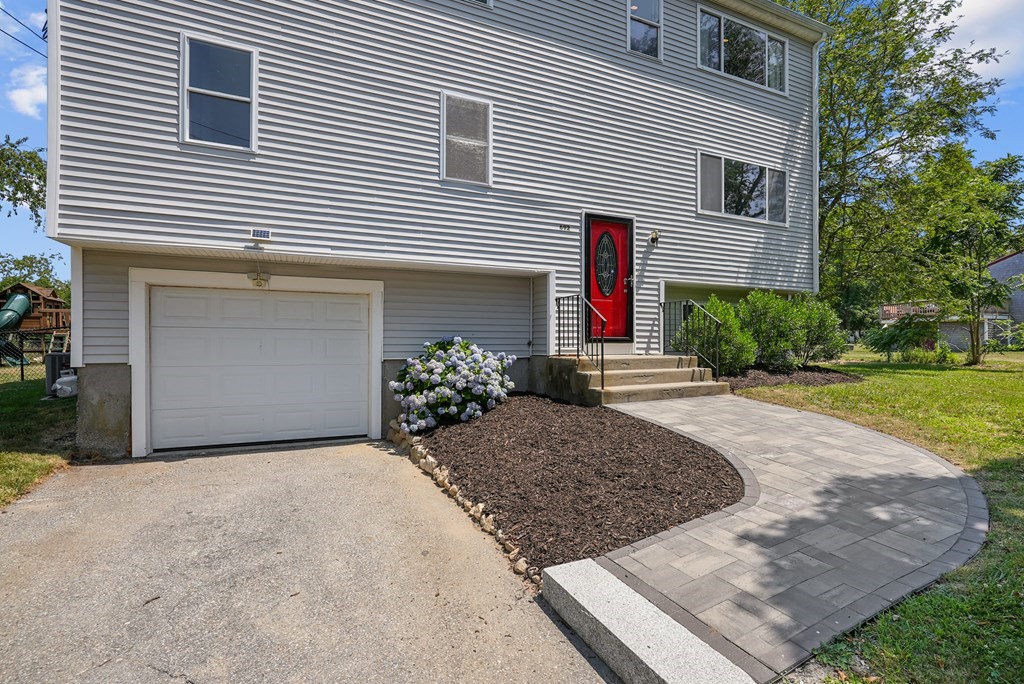 692 Sodom Road Westport, MA 02790 - Photo 3 of 42 Gallery Image 3