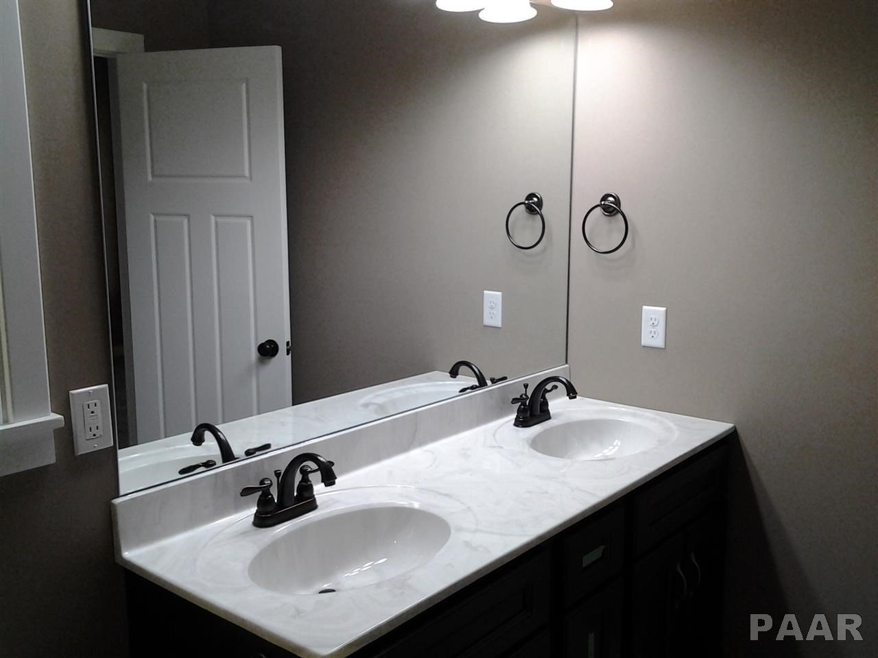 1412 Kingsbury Road Washington, IL 61571 - Photo 14 of 31 Gallery Image 14