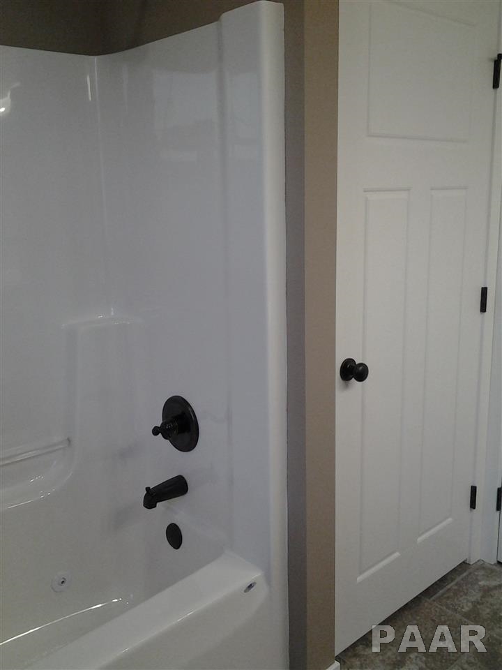 1412 Kingsbury Road Washington, IL 61571 - Photo 17 of 31 Gallery Image 17