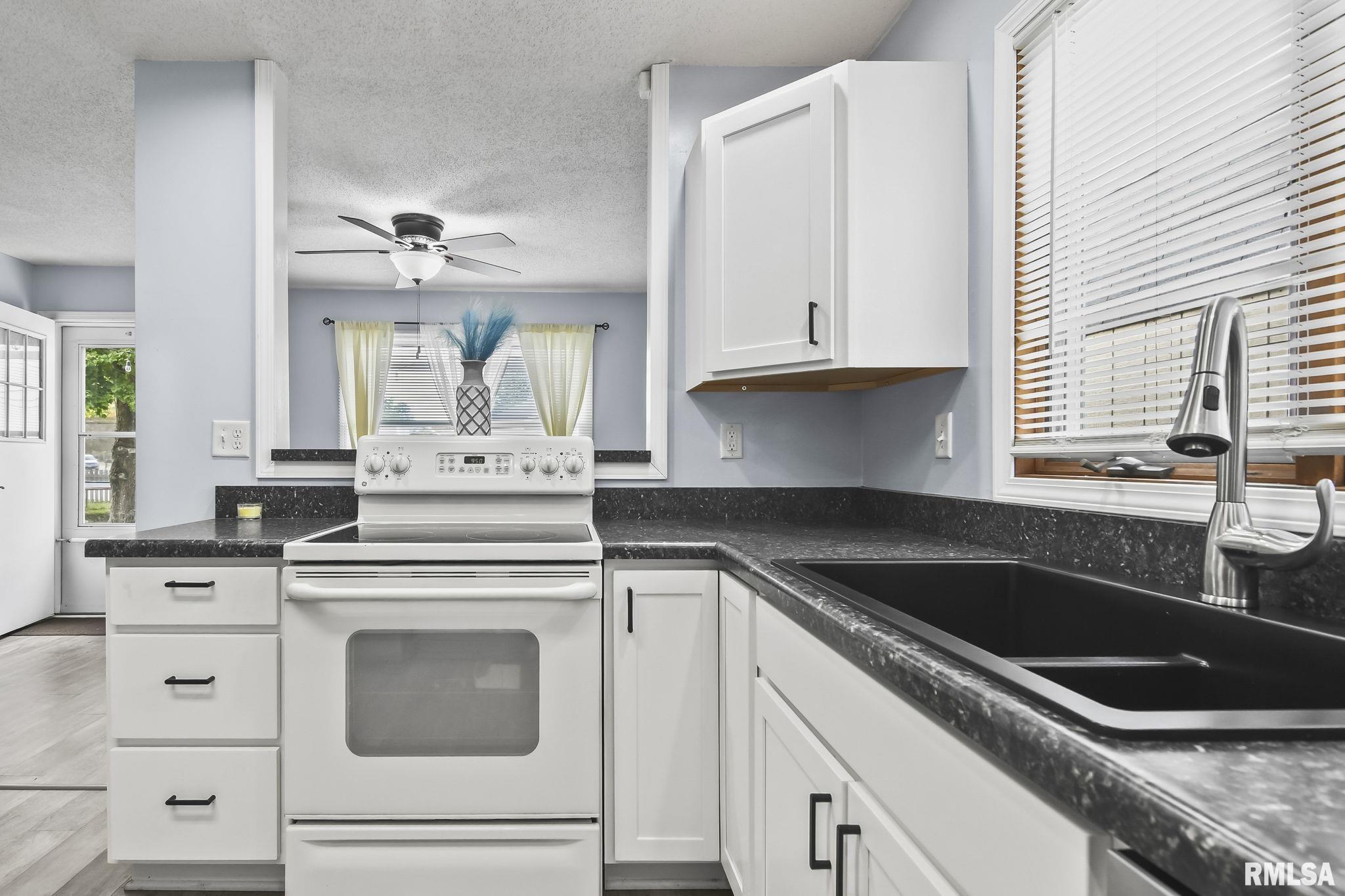 4601 Trillium Drive Springfield, IL 62703 - Photo 9 of 37 Gallery Image 9