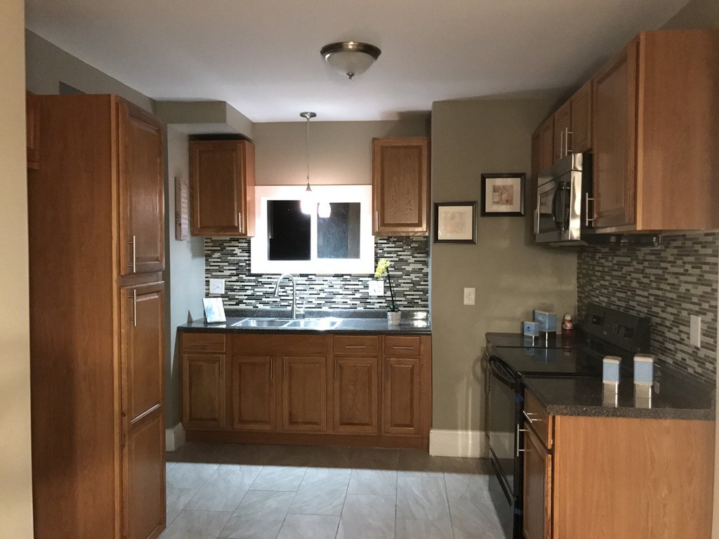 43 Burton Street Springfield, MA 01108 - Photo 1 of 14 Gallery Image 1