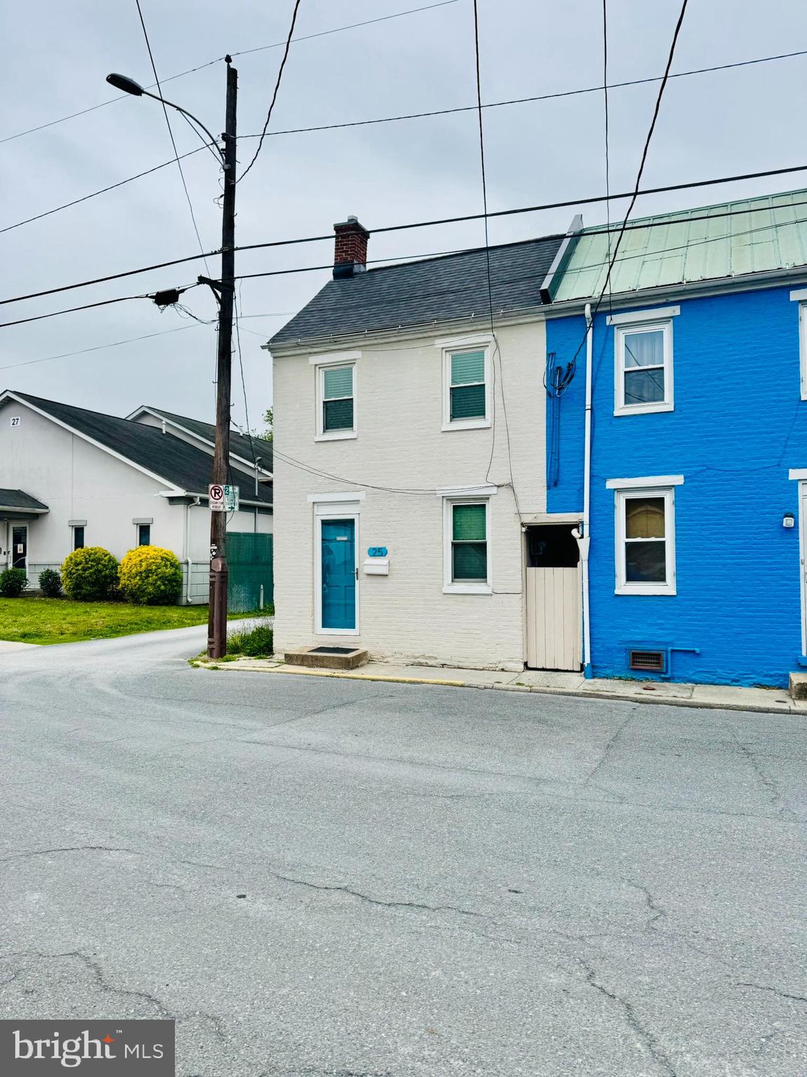 25 Degrange Street Frederick, MD 21701 - Photo 1 of 19 a view of a house with a street
