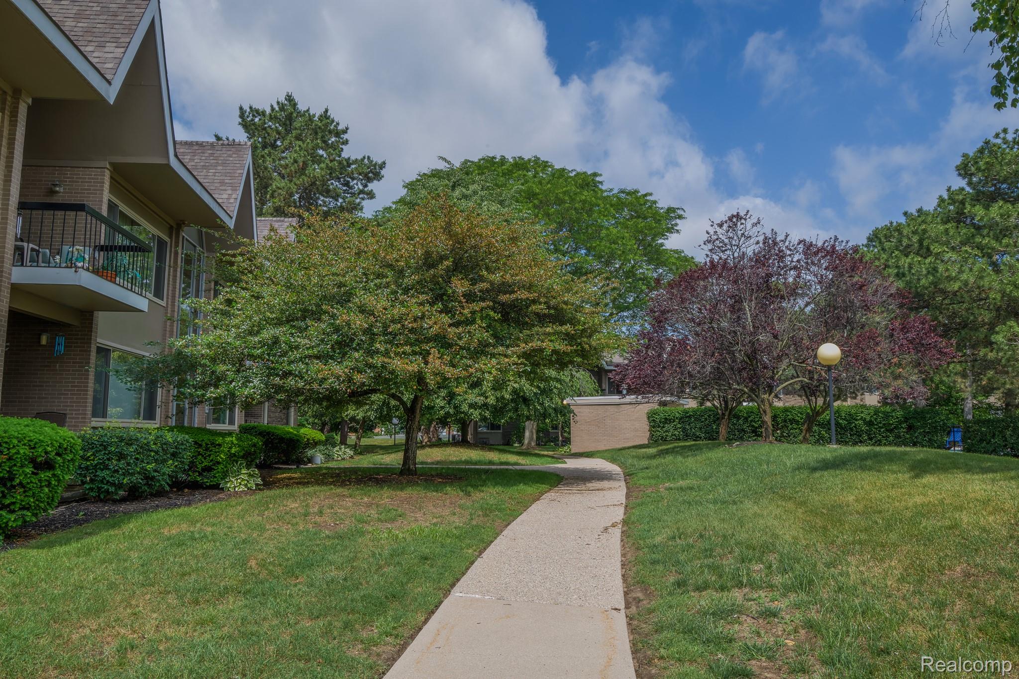1989 Klingensmith Road, Unit 46 Bloomfield Hills, MI 48302 - Photo 40 of 41 1989 klingensmith, Bloomfield Unit 46-43.jpg
