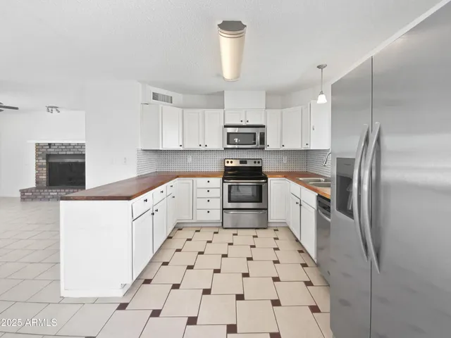 $300,000 | 261 West 21st Avenue, Apache Junction, AZ 85120