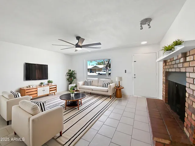 $300,000 | 261 West 21st Avenue, Apache Junction, AZ 85120