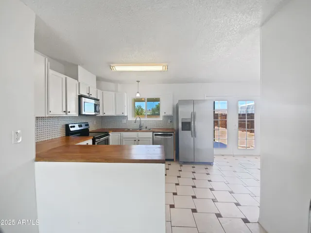 $300,000 | 261 West 21st Avenue, Apache Junction, AZ 85120