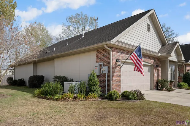 $315,000 | 7111 Village Charmant Drive, Unit 11, Baton Rouge, LA 70809