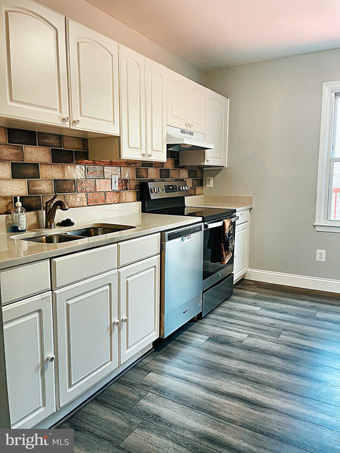 5682 Kirkham Court Springfield, VA 22151 - Photo 3 of 15 Gallery Image 3