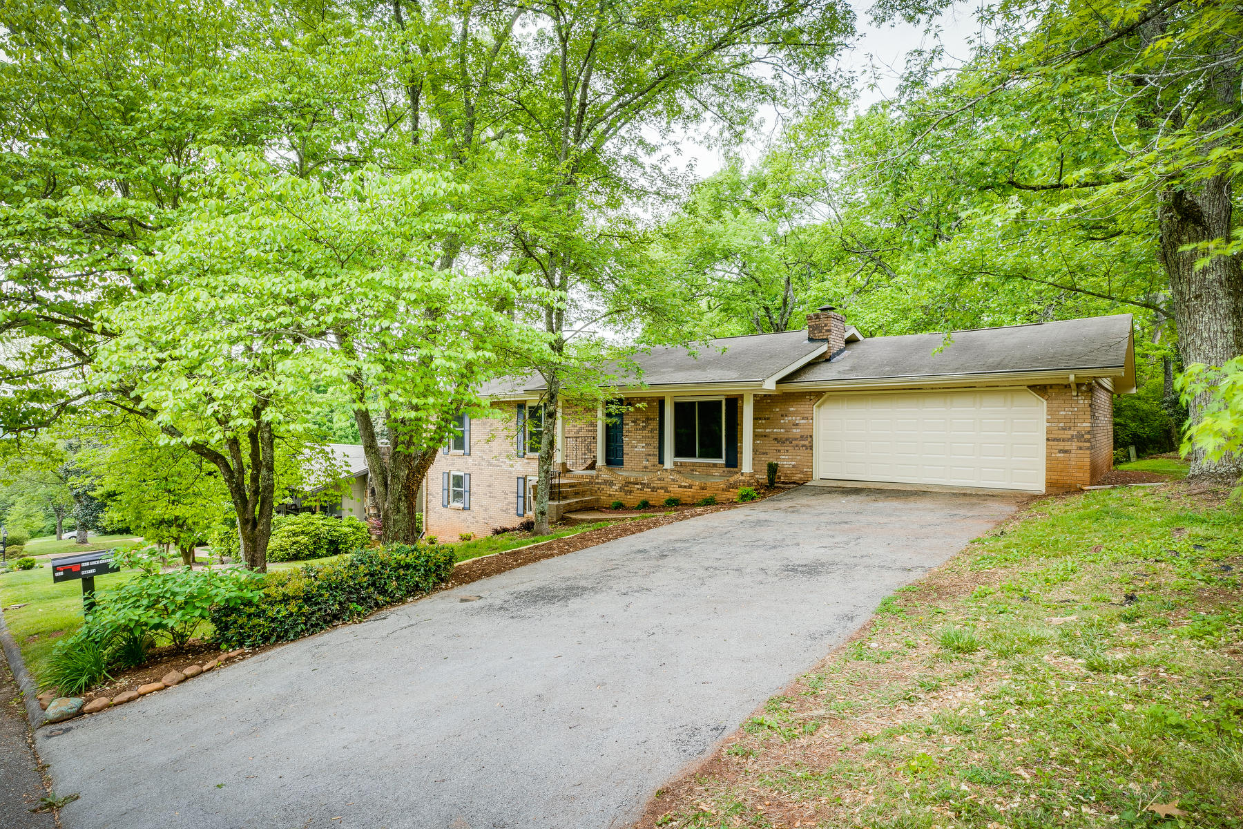 6421 Point Pleasant Road Hixson, TN 37343 - Photo 6 of 53 004