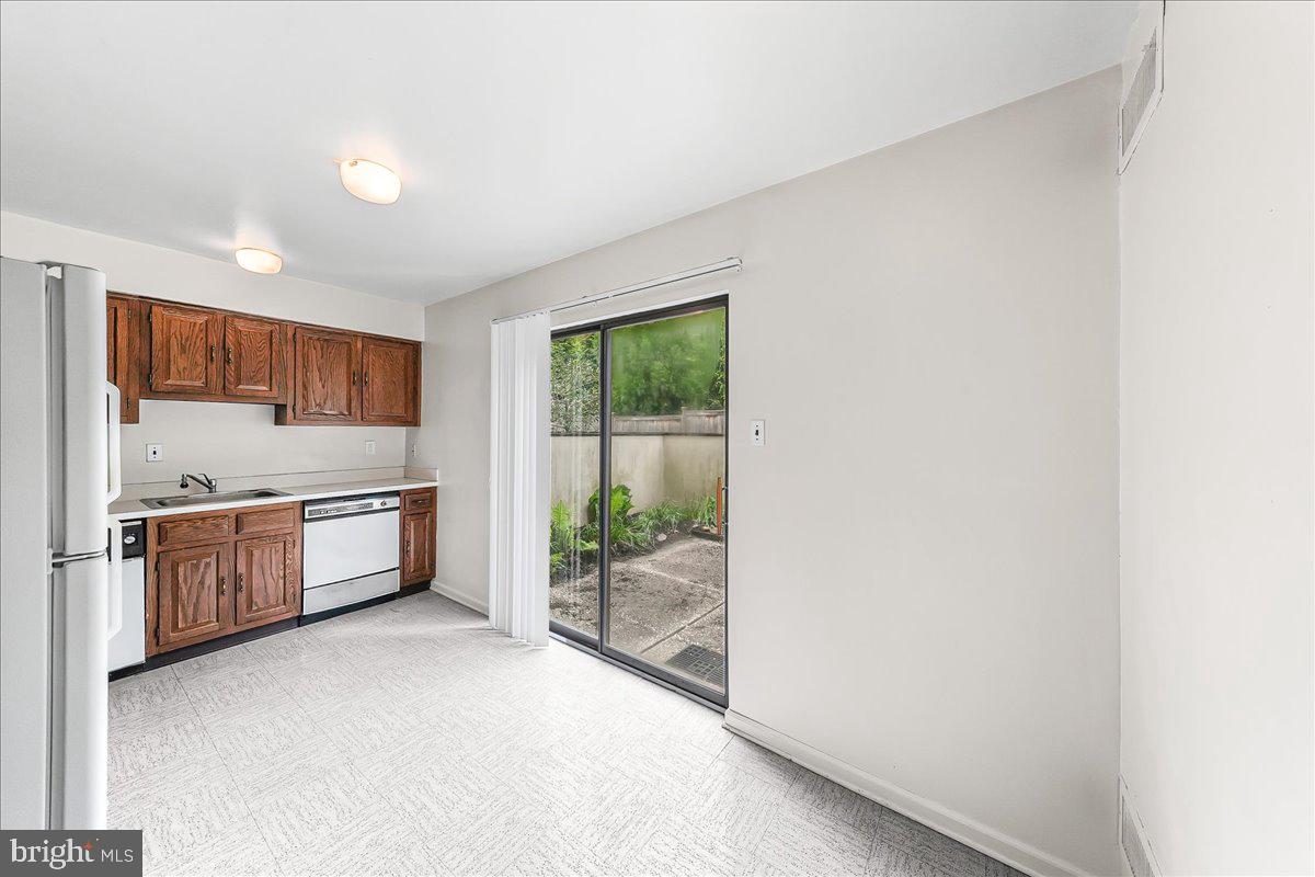 100 Llanalew Road, Unit 3C Haverford, PA 19041 - Photo 14 of 33 Kitchen with Slider to Patio