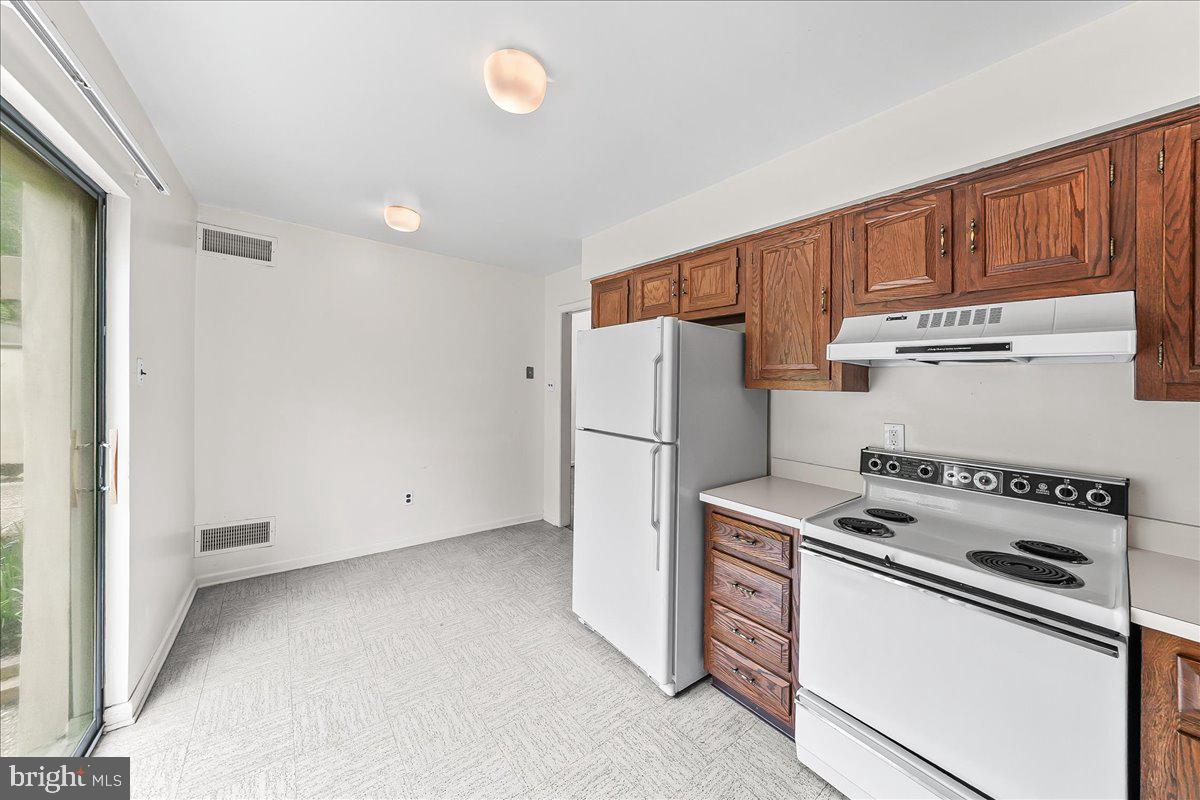 100 Llanalew Road, Unit 3C Haverford, PA 19041 - Photo 15 of 33 Kitchen
