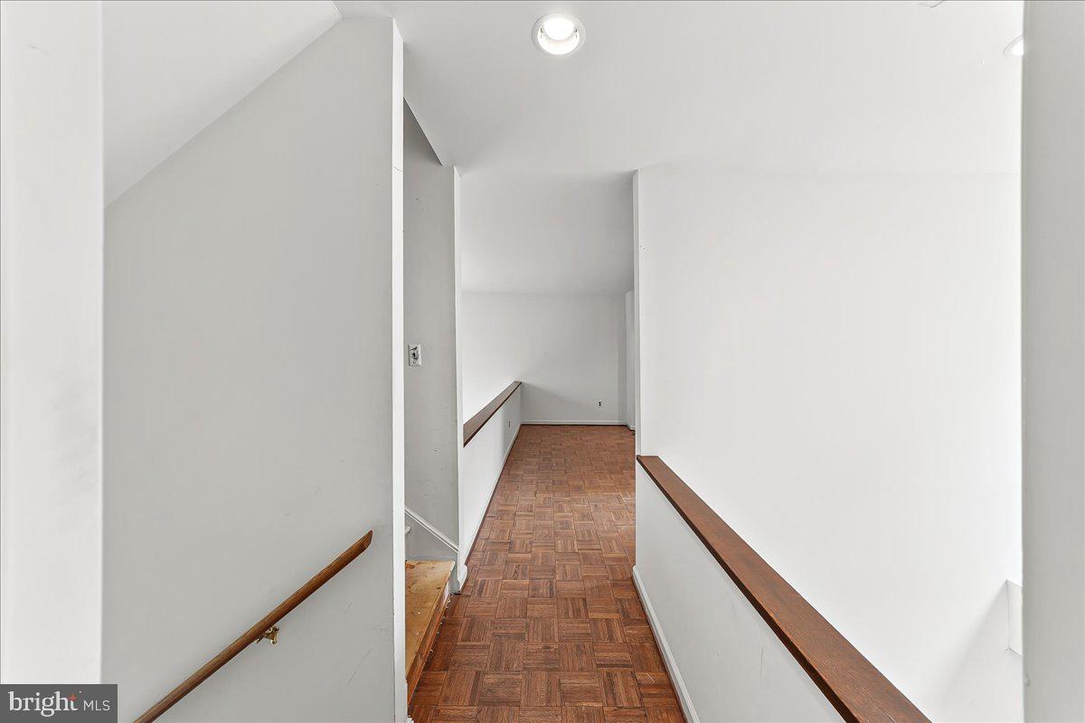100 Llanalew Road, Unit 3C Haverford, PA 19041 - Photo 16 of 33 Stairway