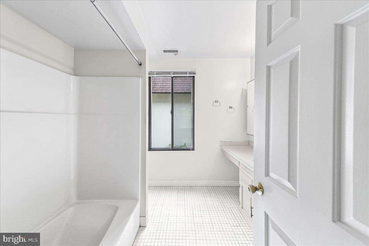 100 Llanalew Road, Unit 3C Haverford, PA 19041 - Photo 19 of 33 Primary Bathroom