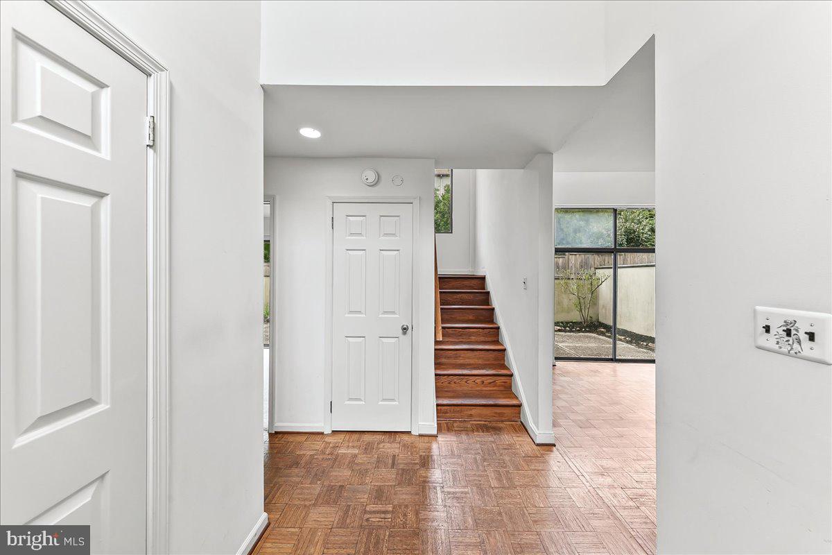 100 Llanalew Road, Unit 3C Haverford, PA 19041 - Photo 4 of 33 Entrance