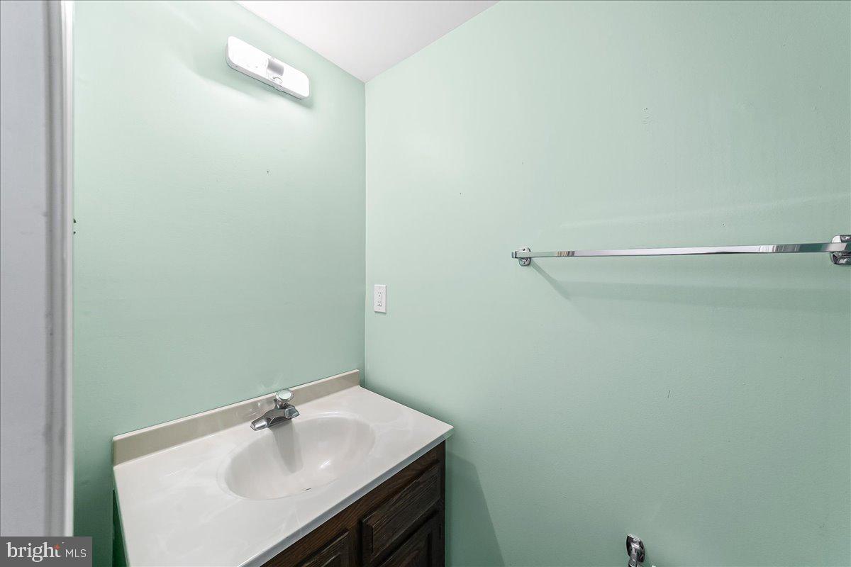 100 Llanalew Road, Unit 3C Haverford, PA 19041 - Photo 10 of 33 Half Bath