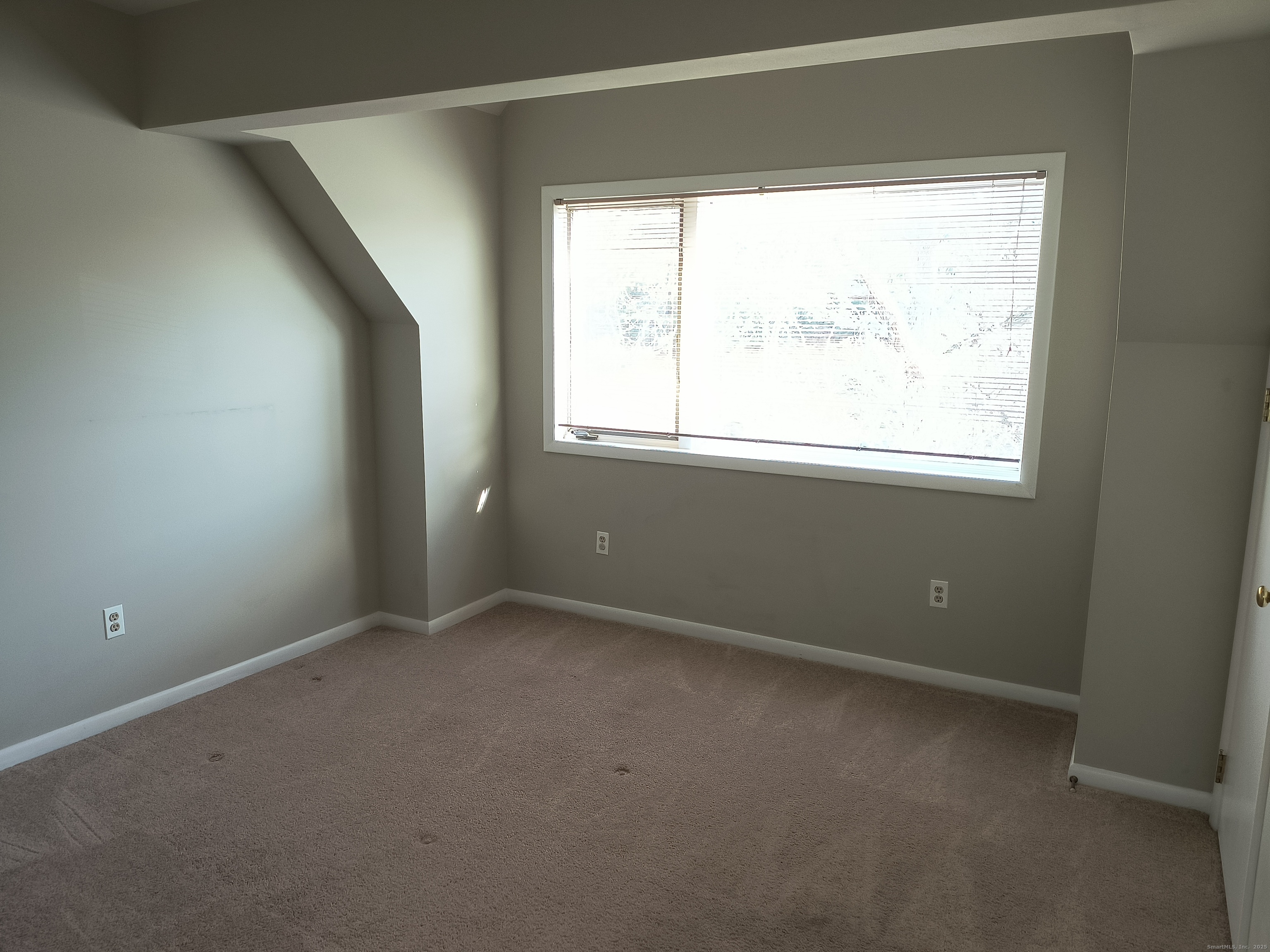 532 Popes Island Road, Unit 532 Milford, CT 06461 - Photo 17 of 23 an empty room with a window