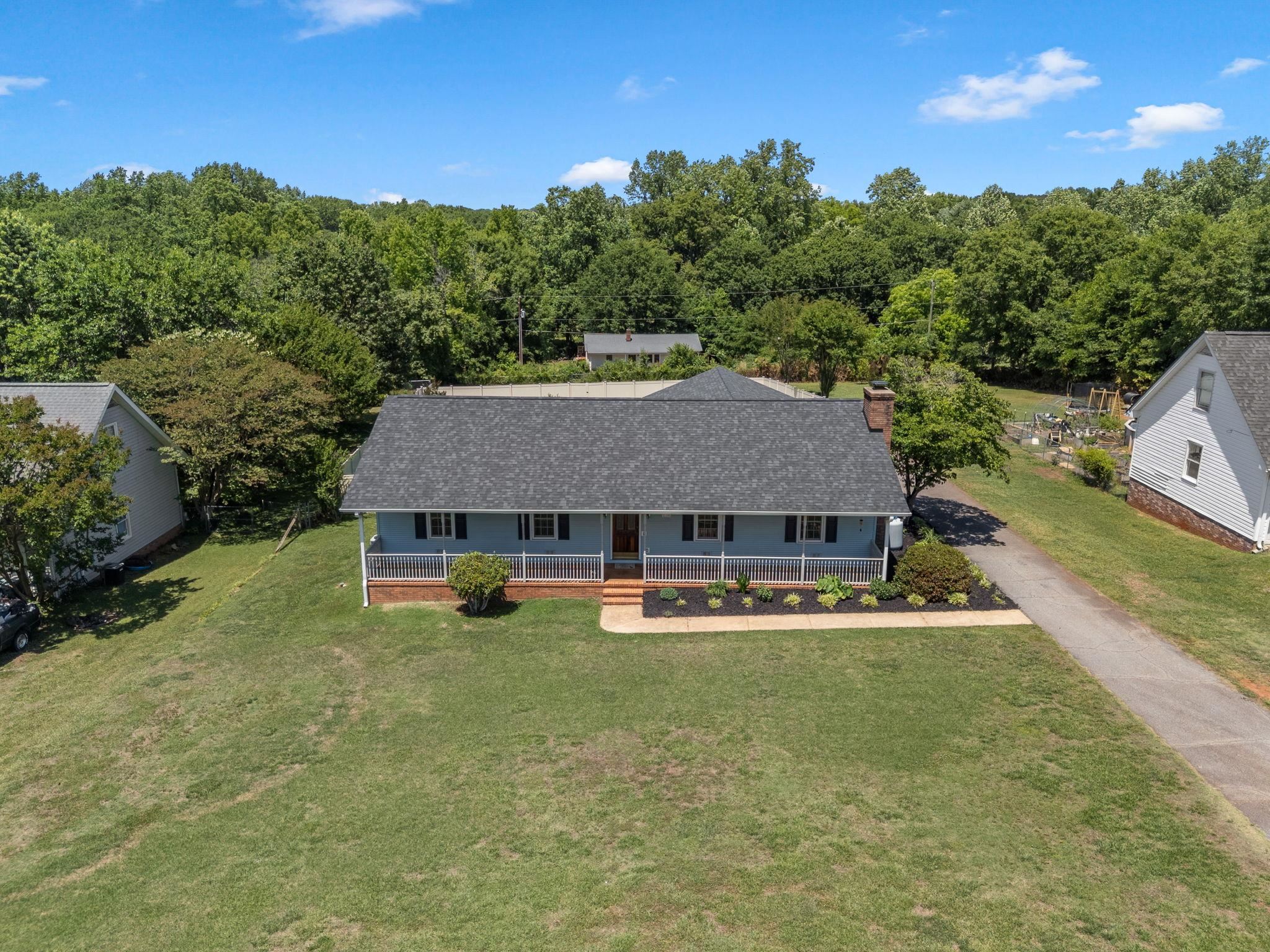 138 Parris Ridge Drive Boiling Springs, SC 29316 - Photo 3 of 37