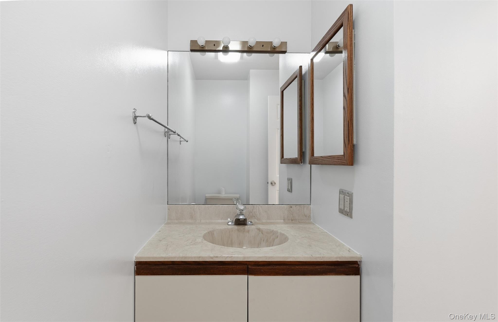 17 Knoll View Ossining, NY 10562 - Photo 17 of 34 a bathroom with a sink and a mirror