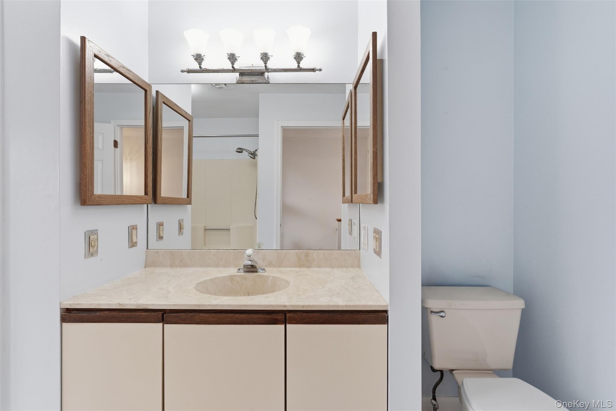 17 Knoll View Ossining, NY 10562 - Photo 24 of 34 a bathroom with a sink toilet and mirror
