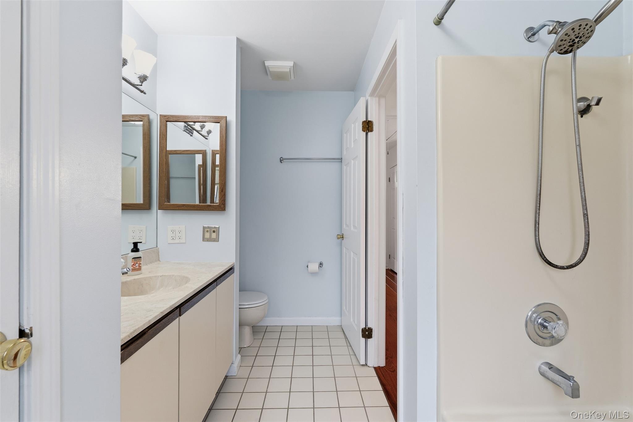 17 Knoll View Ossining, NY 10562 - Photo 26 of 34 a bathroom with a tub sink and mirror