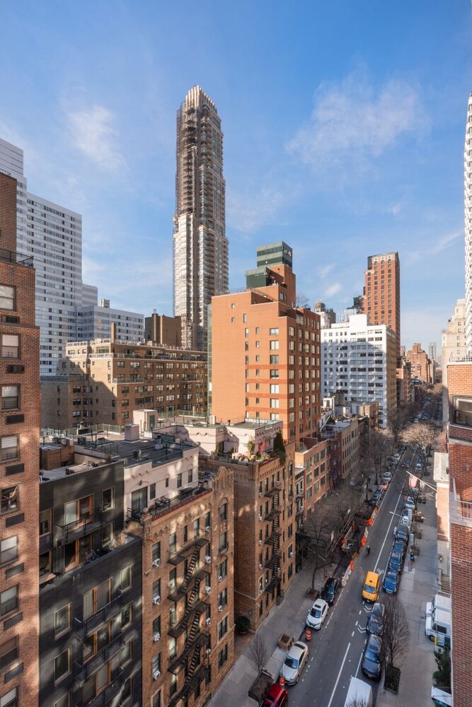 233 East 70th Street, Unit 14R Manhattan, NY 10021 - Photo 5 of 6