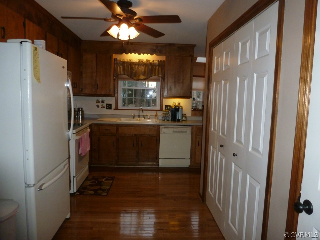 14806 Acorn Ridge Road Midlothian, VA 23112 - Photo 6 of 24 a kitchen with refrigerator cabinets and window
