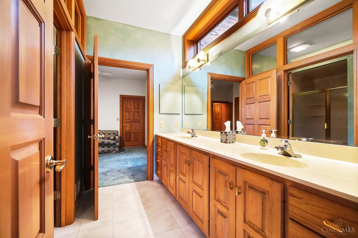 2686 Devils Backbone Road Cincinnati, OH 45233 - Photo 25 of 79 Jack and Jill bathroom for bedrooms #2 & #3 on main floor