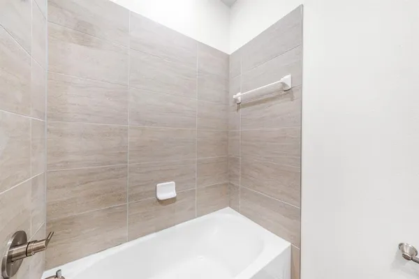 a view of yard with a pathway