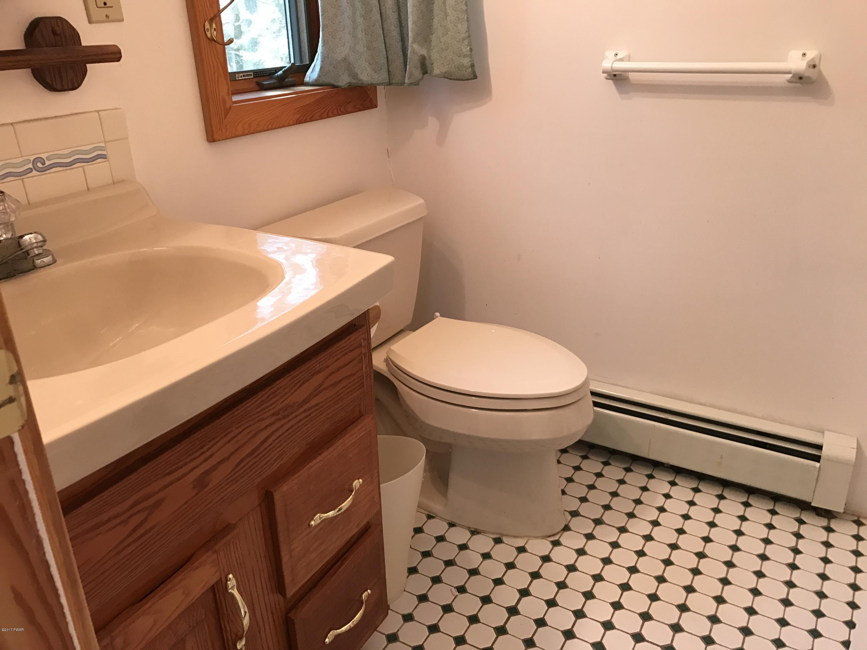 115 Cold Spring Lake Road Shohola, PA 18458 - Photo 24 of 39 Second Full Bath