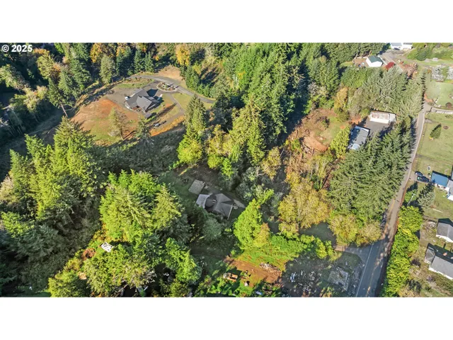 a view of a backyard of the house