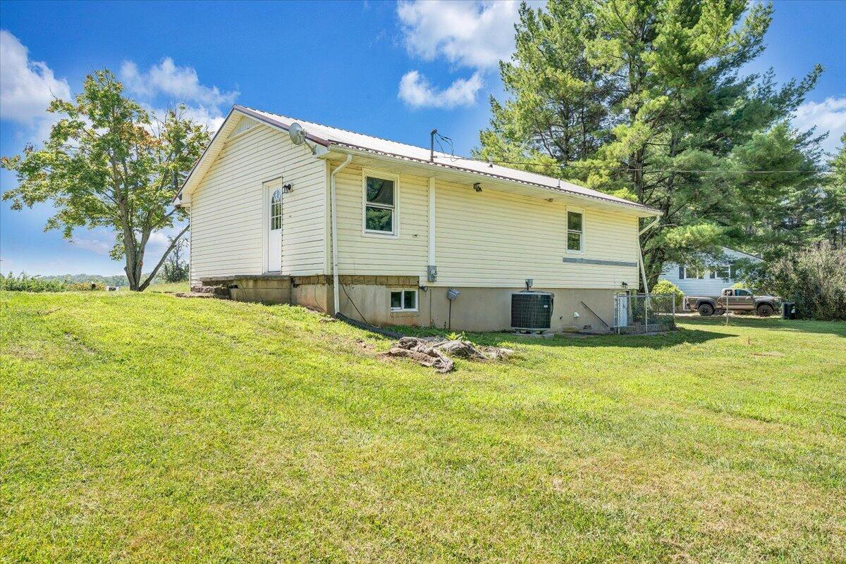 777 Switchback Road Christiansburg, VA 24073 - Photo 19 of 27 23-MIB08703