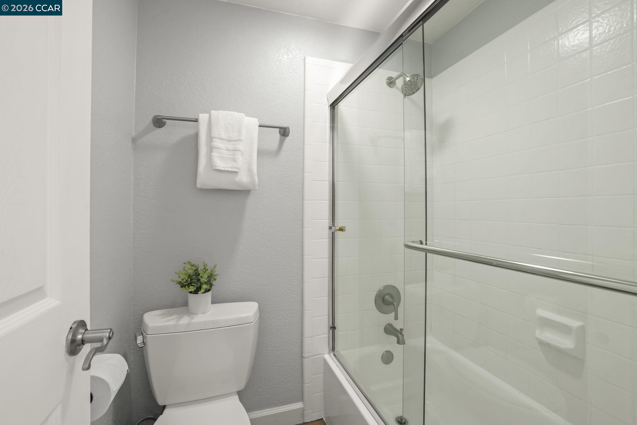 1505 Kirker Pass Road, Unit 164 Concord, CA 94521 - Photo 8 of 29 a bathroom with a toilet and a bathtub