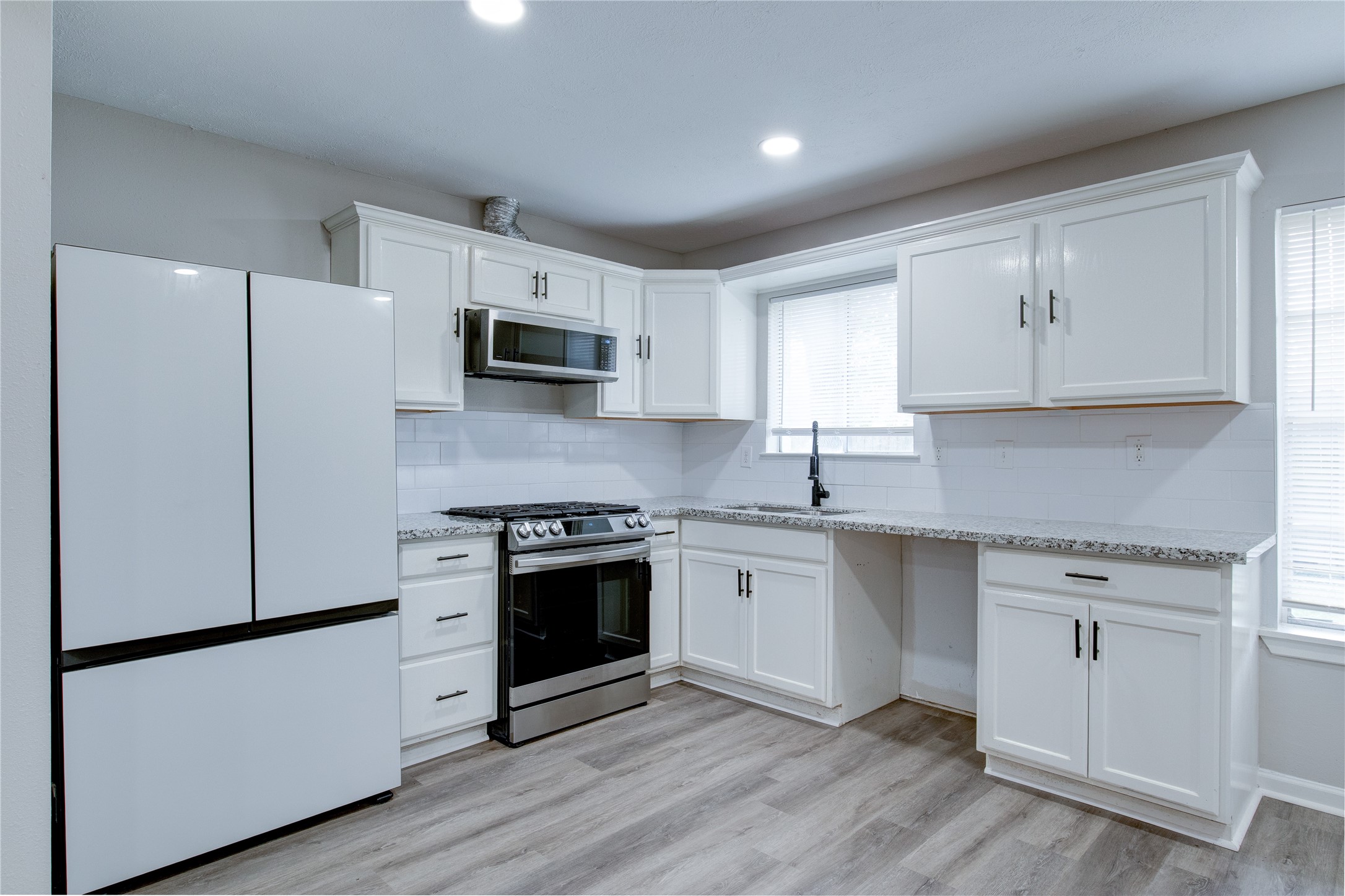 8406 Beechaven Road La Porte, TX 77571 - Photo 6 of 27 upgraded kitchen area.