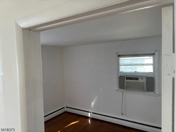 $1,400 | 288 Amherst Street, East Orange, NJ 07018