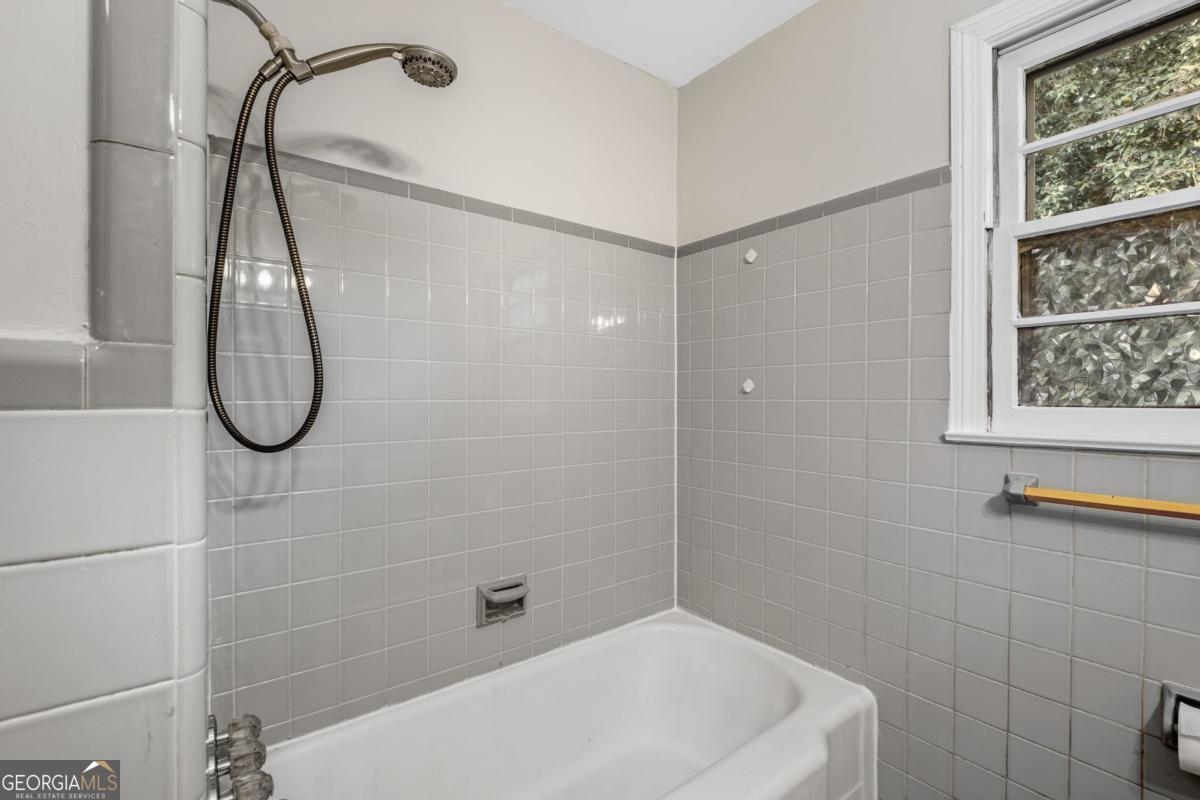 14 Mitchell Circle Rome, GA 30161 - Photo 21 of 39 a bathroom with a bath tub with a shower