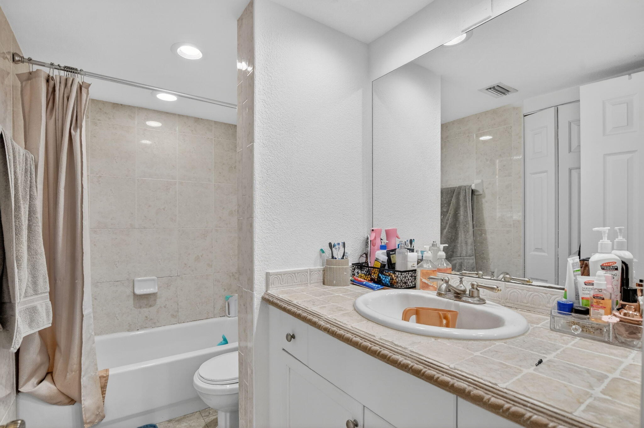 21895 Lake Forest Circle, Unit 201 Boca Raton, FL 33433 - Photo 14 of 19 17-web-or-mls-DSC_7413