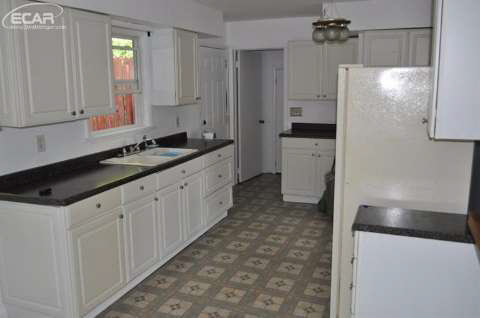 1215 Elms Road Flint, MI 48532 - Photo 4 of 13 20444656-3.JPG