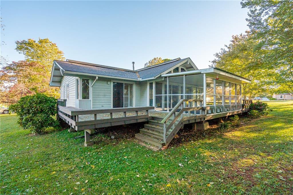 5723 Thom Road Graham, NC 27253 - Photo 27 of 36 Outside View of Decks